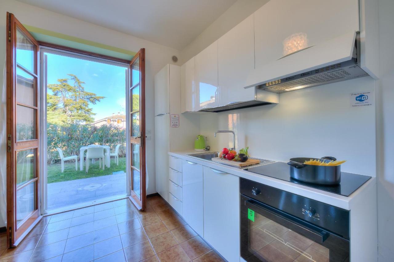 Villa Fiorita Apartments - Happy Rentals Sirmione Exterior foto