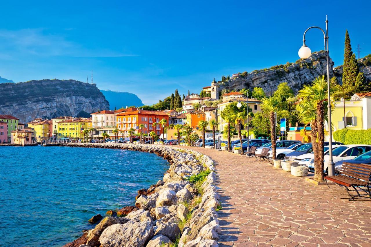 Villa Fiorita Apartments - Happy Rentals Sirmione Exterior foto